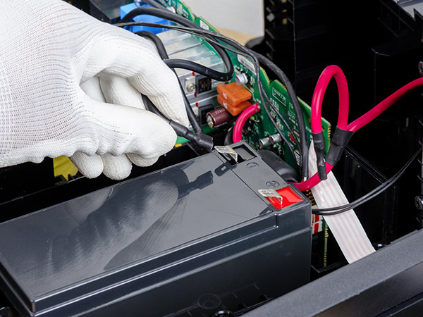 UPS tech replacing ups batteries